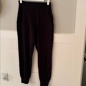 Lululemon- black joggers